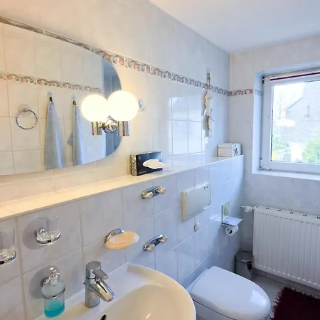 Апартаменты Sommernest - Ruhige Dachgeschosswohnung Mit Balkon
