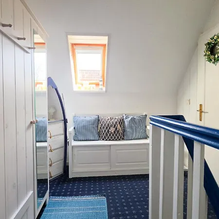 Sommernest - Ruhige Dachgeschosswohnung Mit Balkon * Цингст