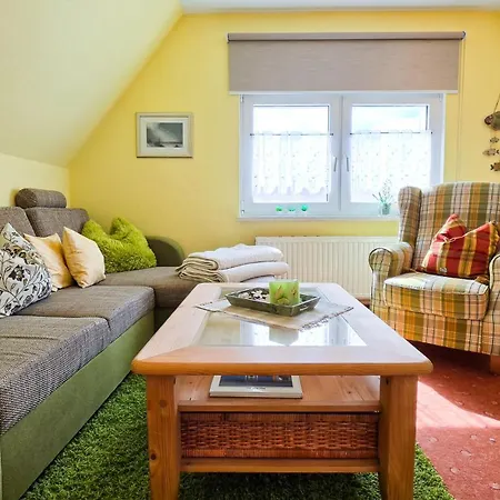 Sommernest - Ruhige Dachgeschosswohnung Mit Balkon Апартаменты